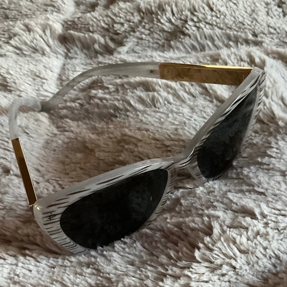 PRIVE’ REVAUX Handcrafted Cat Eye Sunglasses in Gray w Black Stripe - Picture 3 of 5